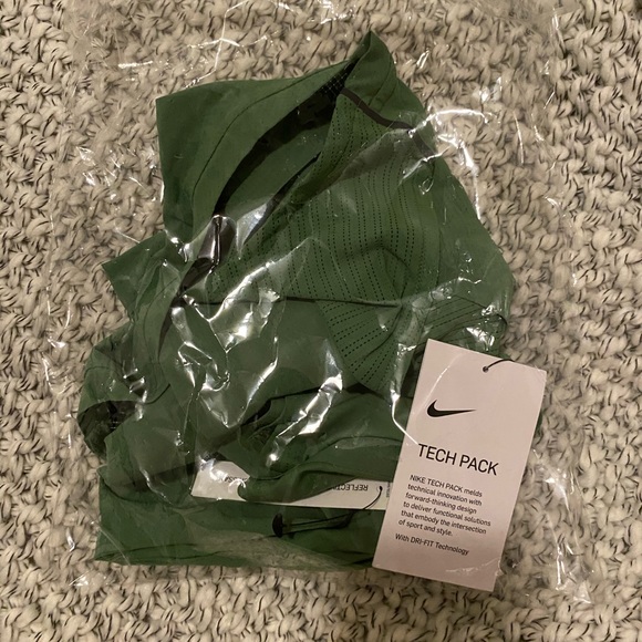 Nike Tech Pack Men's Running Tank Top - Picture 4 of 4